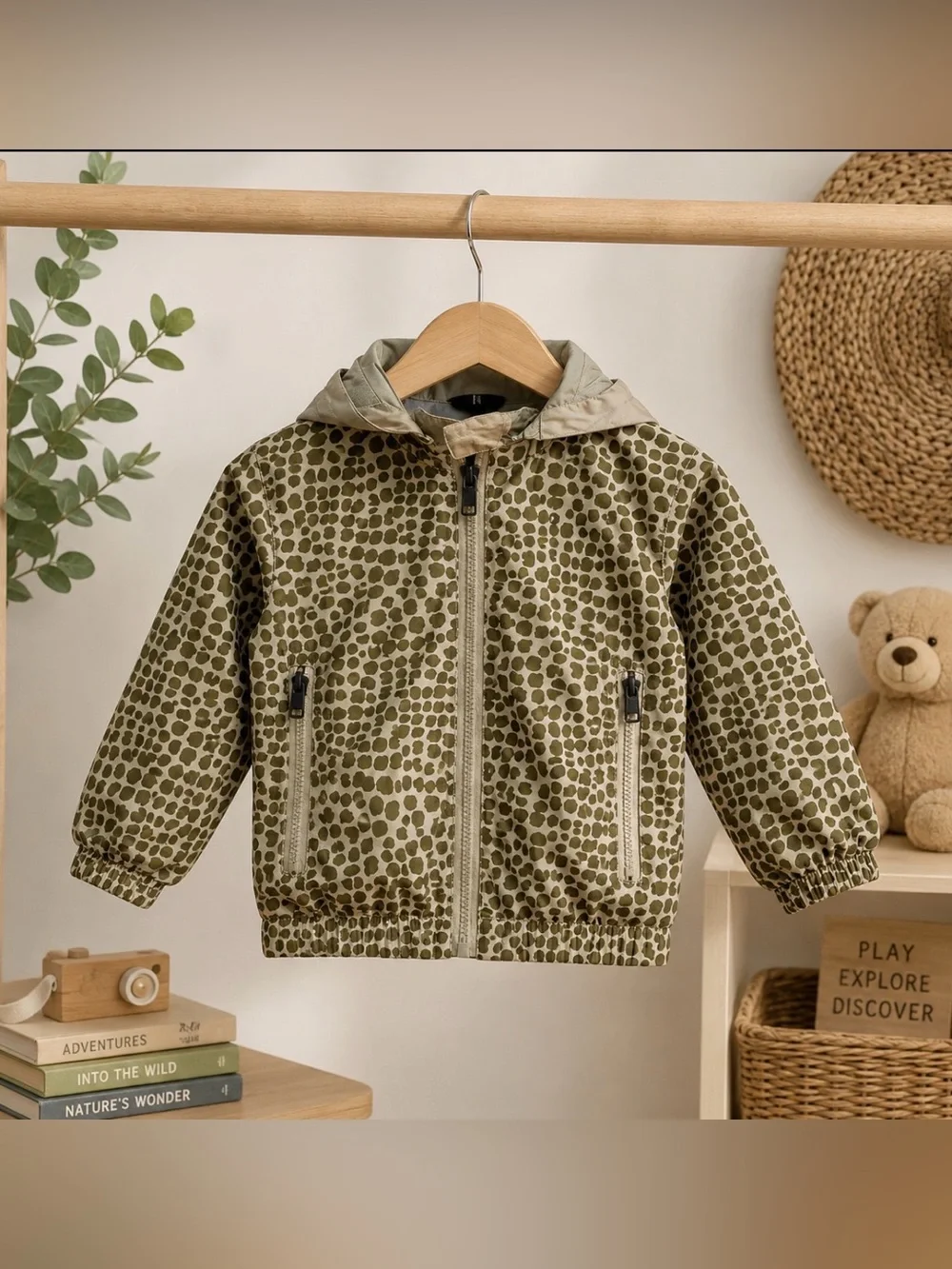 Stella Mccartney kids 2 year old windbreaker with hoodie